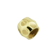 Componente granello in oro giallo 18K con superficie liscia e forma organica luminosa.
